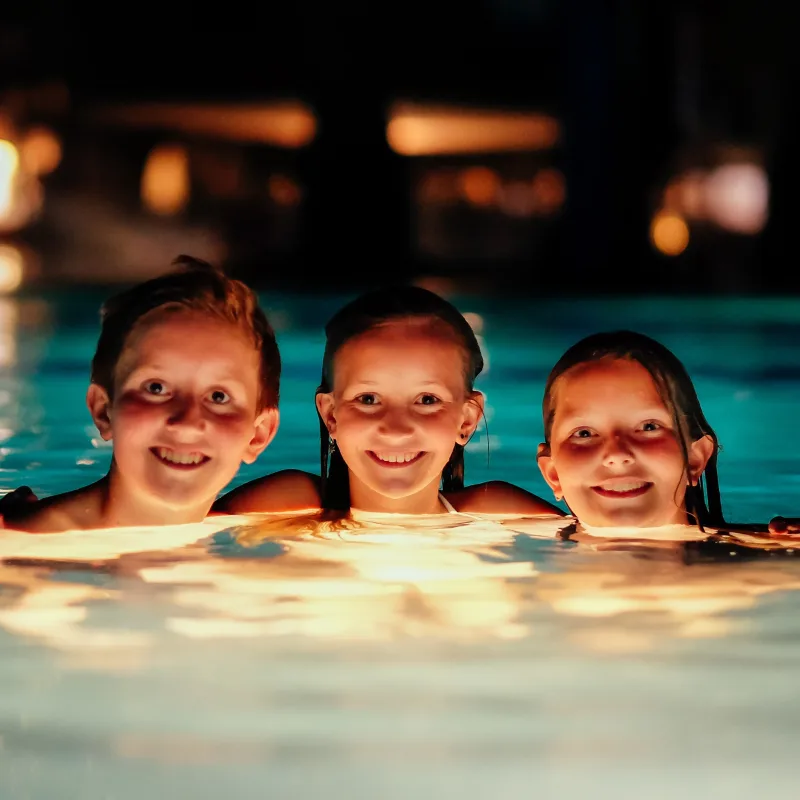 How to Install a Pool Light Safely and Efficiently
