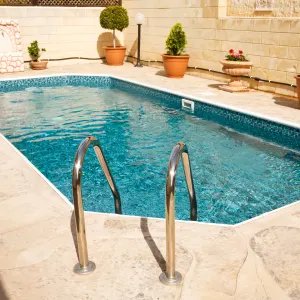 The 3 Best robotic Pool Cleaners Under $1000